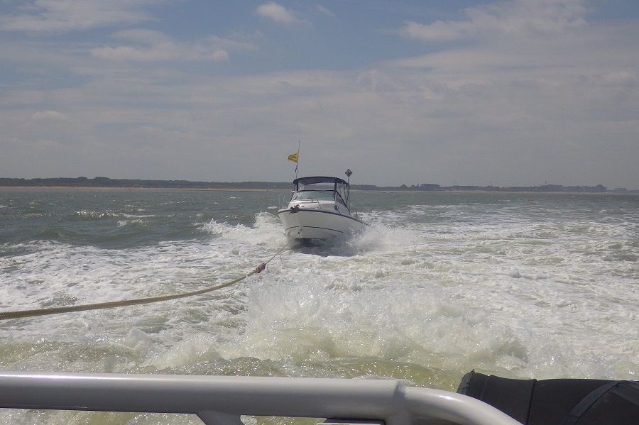 Sportvisboot met motorstoring
