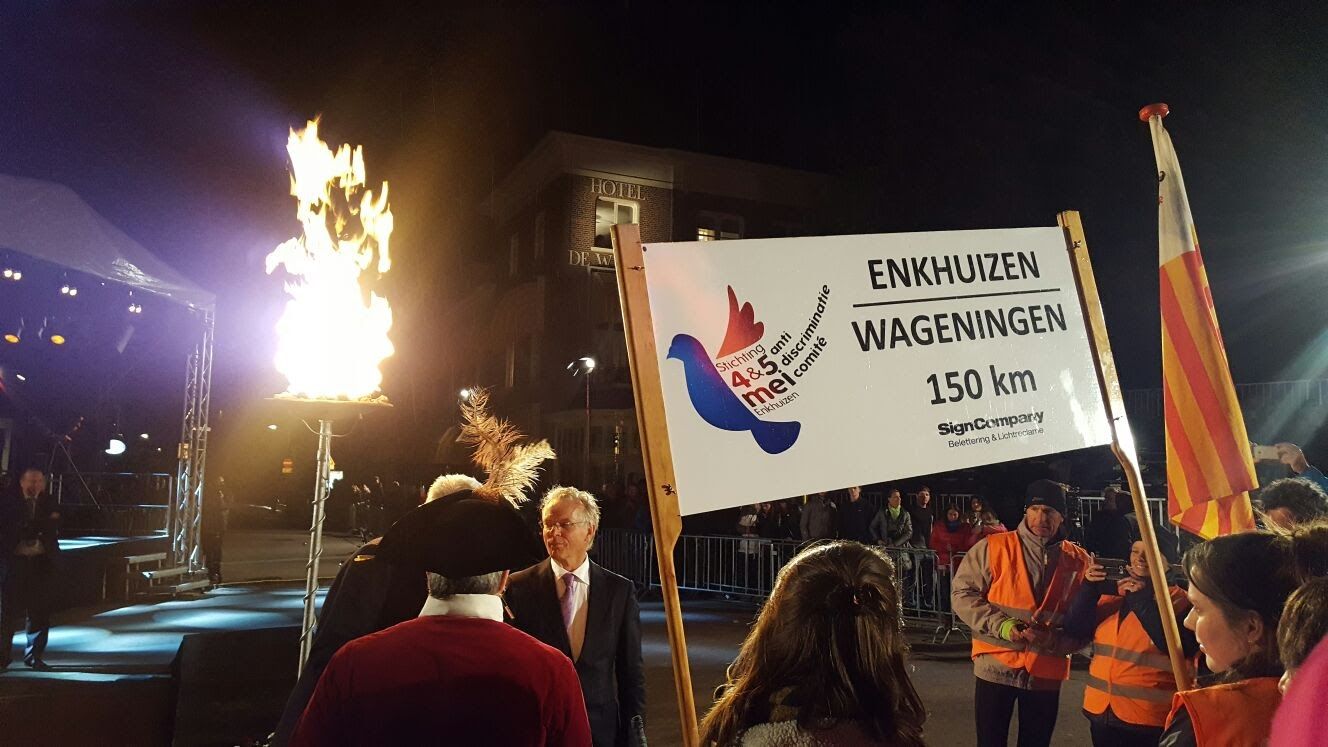 Het bevrijdingsvuur werd in Wageningen opgehaald. KNRM Enkhuizen