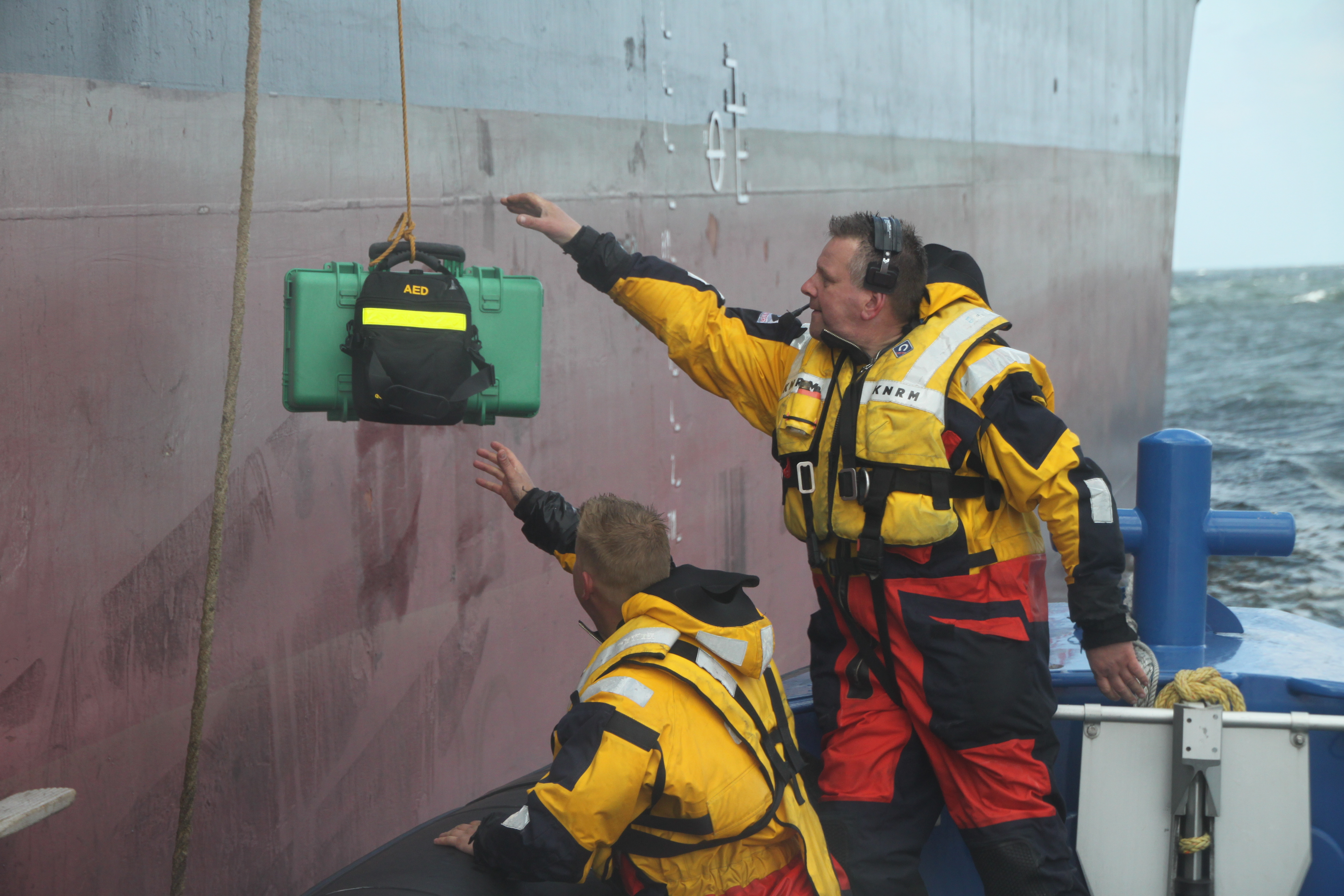 Archieffoto van KNRM IJmuiden in actie tijdens een succesvolle reanimatie op een tanker op 20 april 
