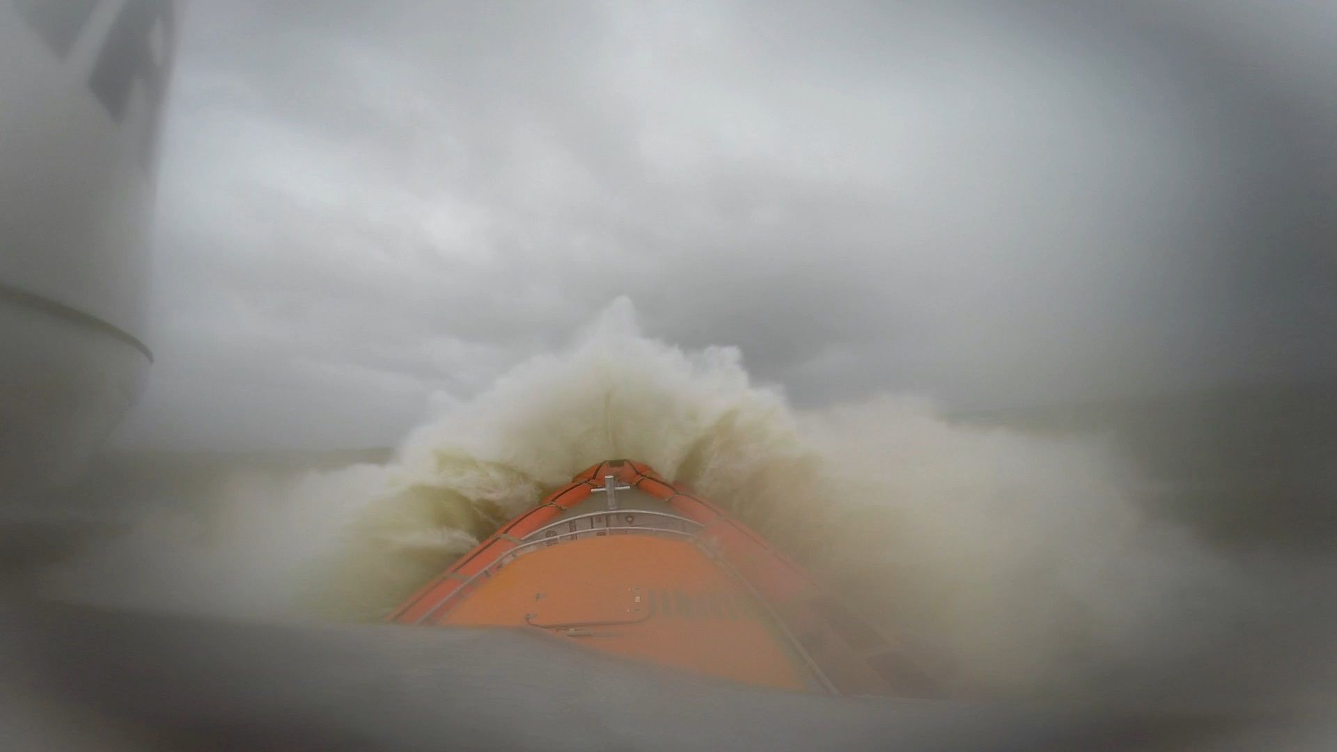 Storm op het IJsselmeer. KNRM Enkhuizen