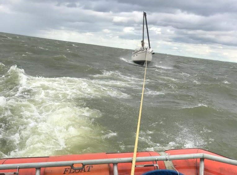 Gebroken mast op het IJsselmeer. 100ste inzet KNRM Enkhuizen