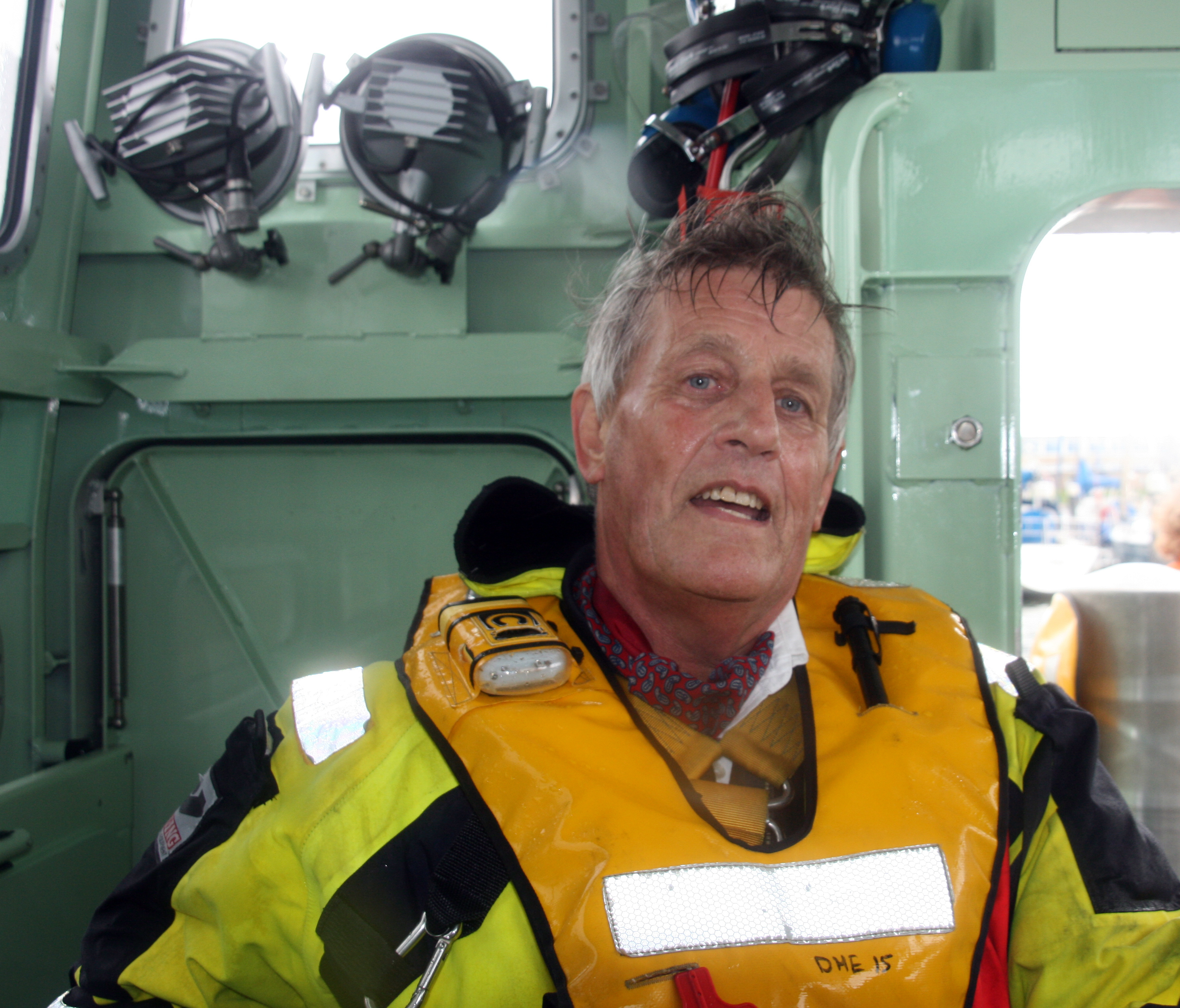 Coen Bot aan boord van de reddingboot van Den Helder, na u00e9u00e9n van de vele reddingtochten die 