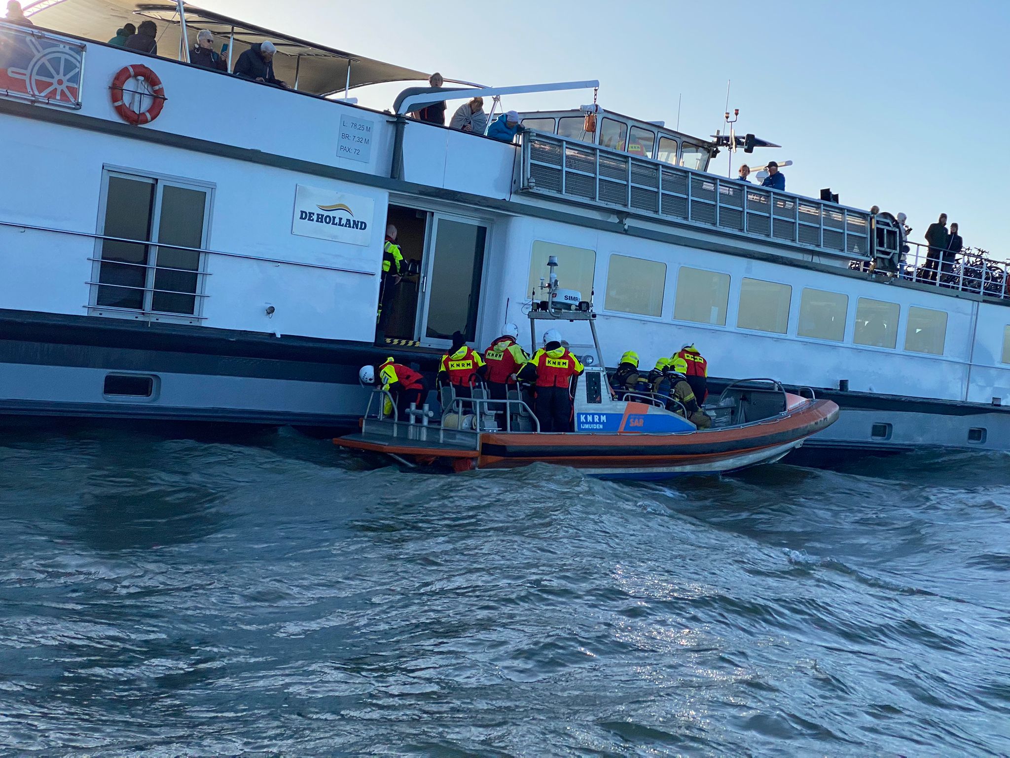 Evacuatie na brand aan boord van passagierschip op het Markermeer